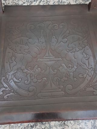 Cuero repujado antiguo  para silla