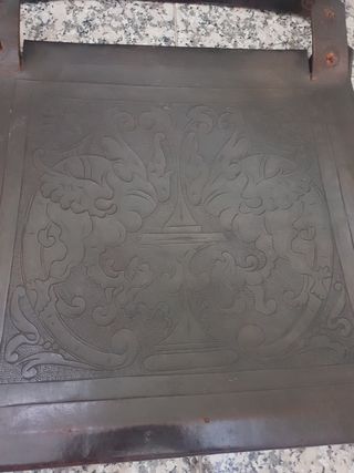 Cuero repujado antiguo  para silla