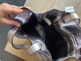 Bolso Uterqüe plateado nuevo con etiqueta