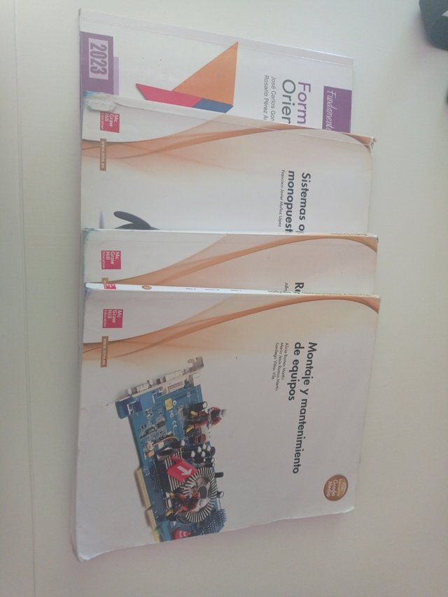 Libros Sistemas microinformaticos y Redes