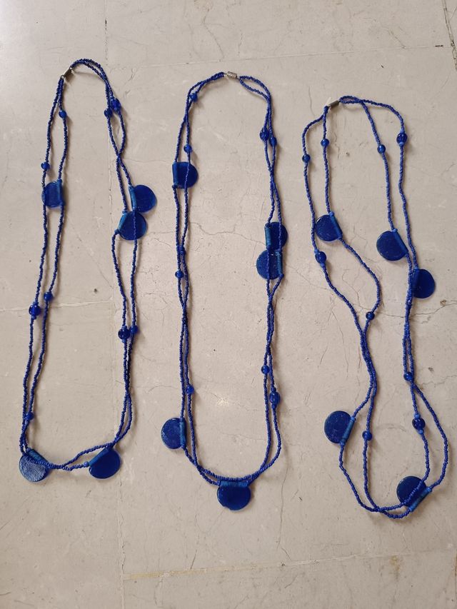 3 collares iguales Beats y cristal azul