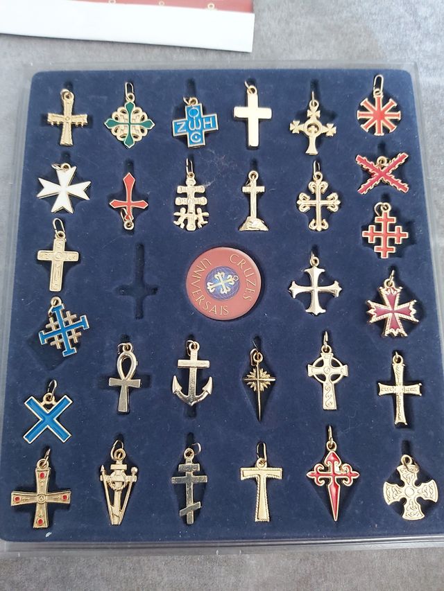 Colecção 29 cruzes universais