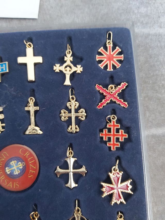 Colecção 29 cruzes universais