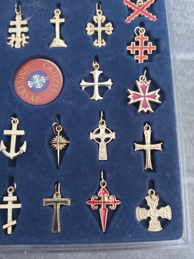 Colecção 29 cruzes universais