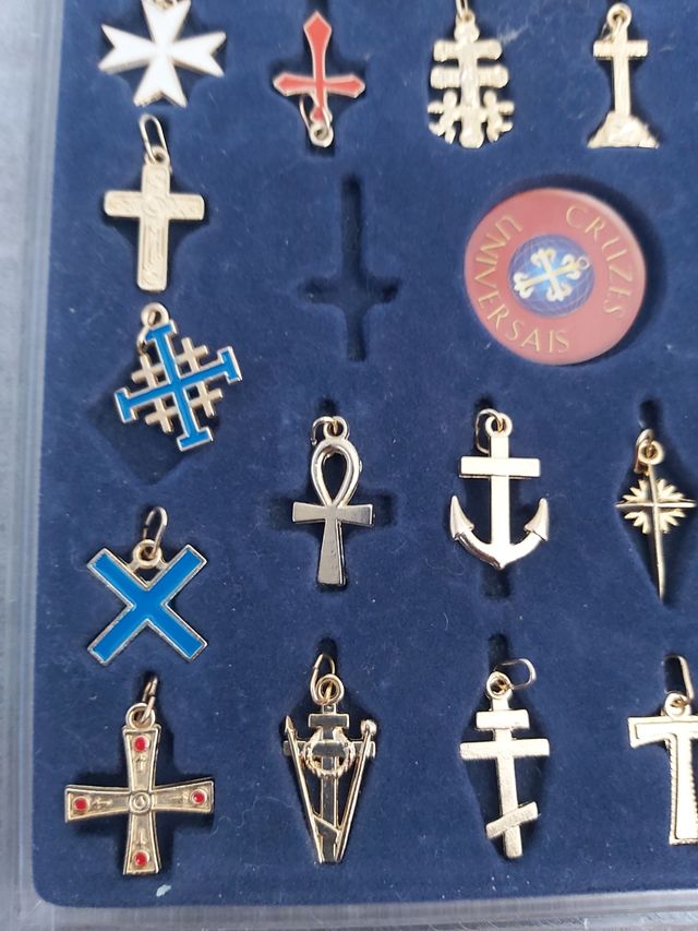 Colecção 29 cruzes universais