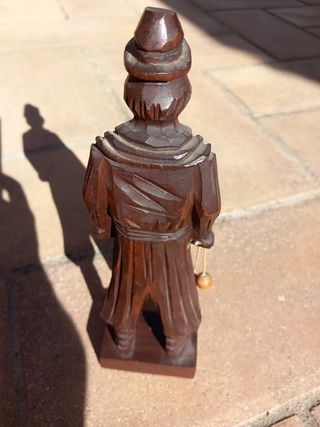 Statuetta in legno
