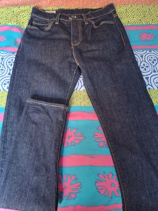 Pantalon levis