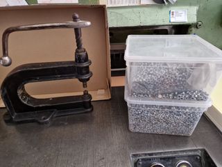 Remachadora manual antigua