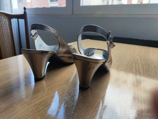 Sandalias doradas