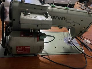 Máquina de coser refrey