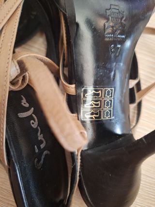 Zapatos de piel, punta con tacón fino