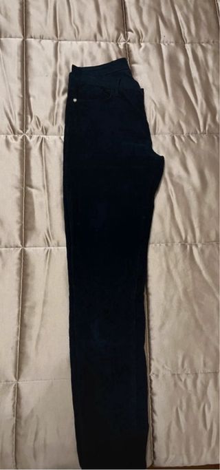 Pantaloni in velluto a coste.