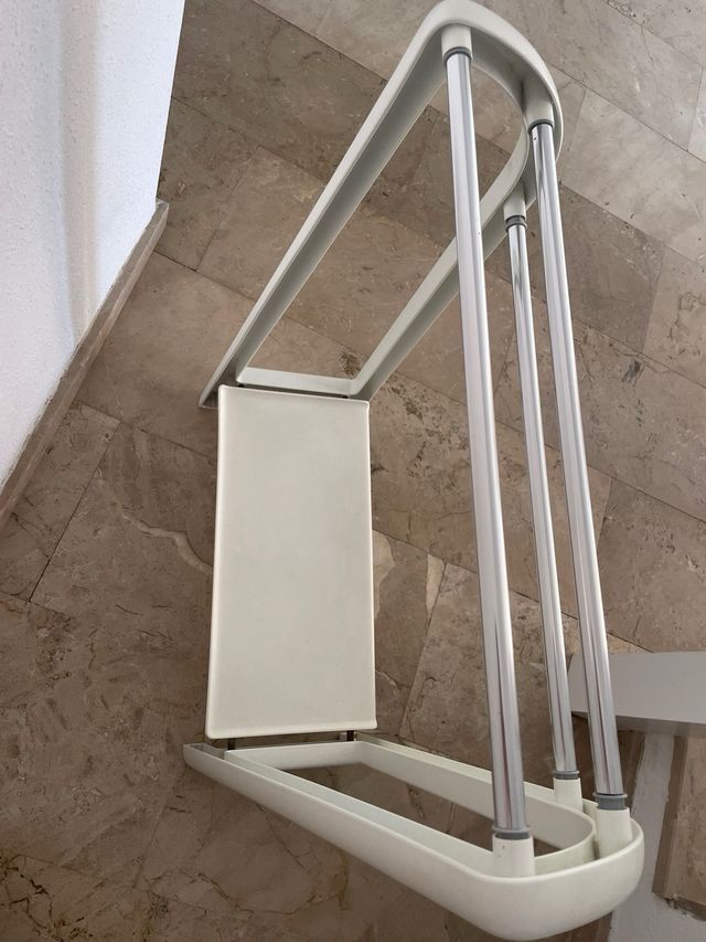 Toallero con bandeja