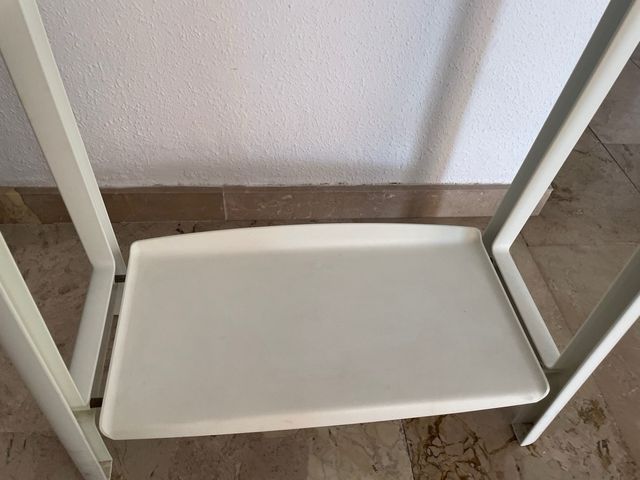 Toallero con bandeja