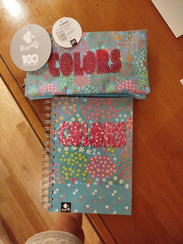 Estuche a juego cuaderno nuevo