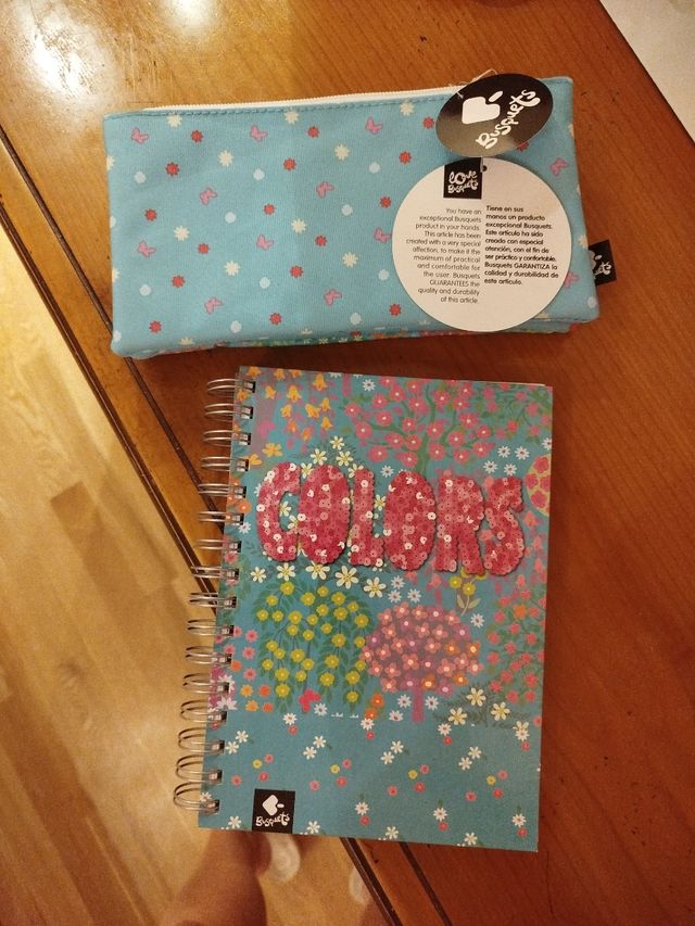 Estuche a juego cuaderno nuevo