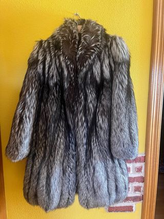 Abrigo colas de zorro canadiense