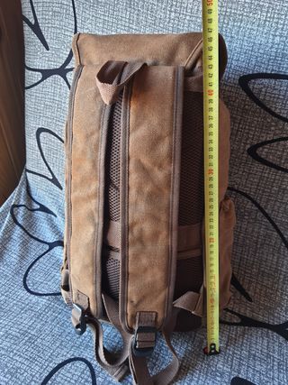Mochila marrón senderismo y acampada 