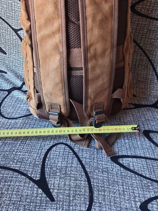 Mochila marrón senderismo y acampada 