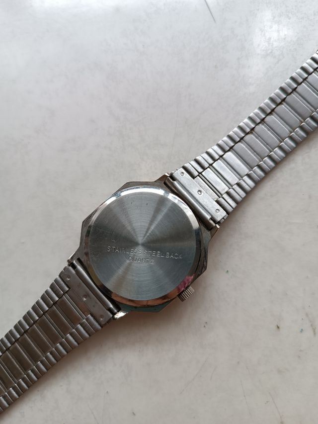 Reloj de pulsera antiguo marca Quartz