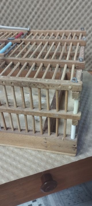 Transportín de madera para aves