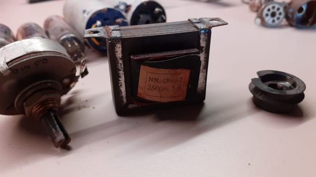 Radio antigua a valvulas amplificador recambios