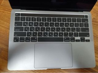 Macbook pro 13 2020 ml con funda y 2 adaptadores