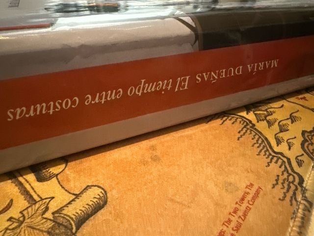 Libro “El tiempo entre costuras”