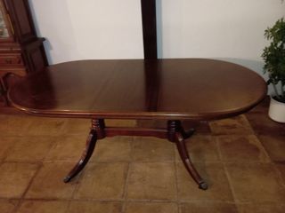 Mesa de comedor estilo inglés