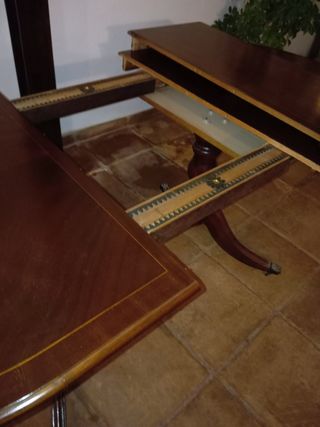 Mesa de comedor estilo inglés