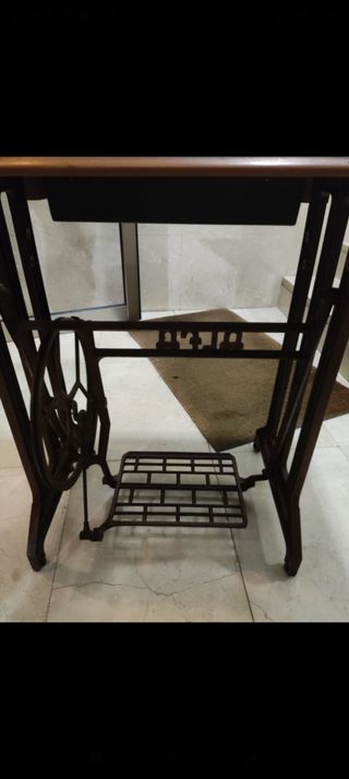 Maquina de coser Alfa con mesa original con pedal