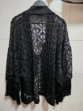 Chaqueta punto abierto flecos ZARA