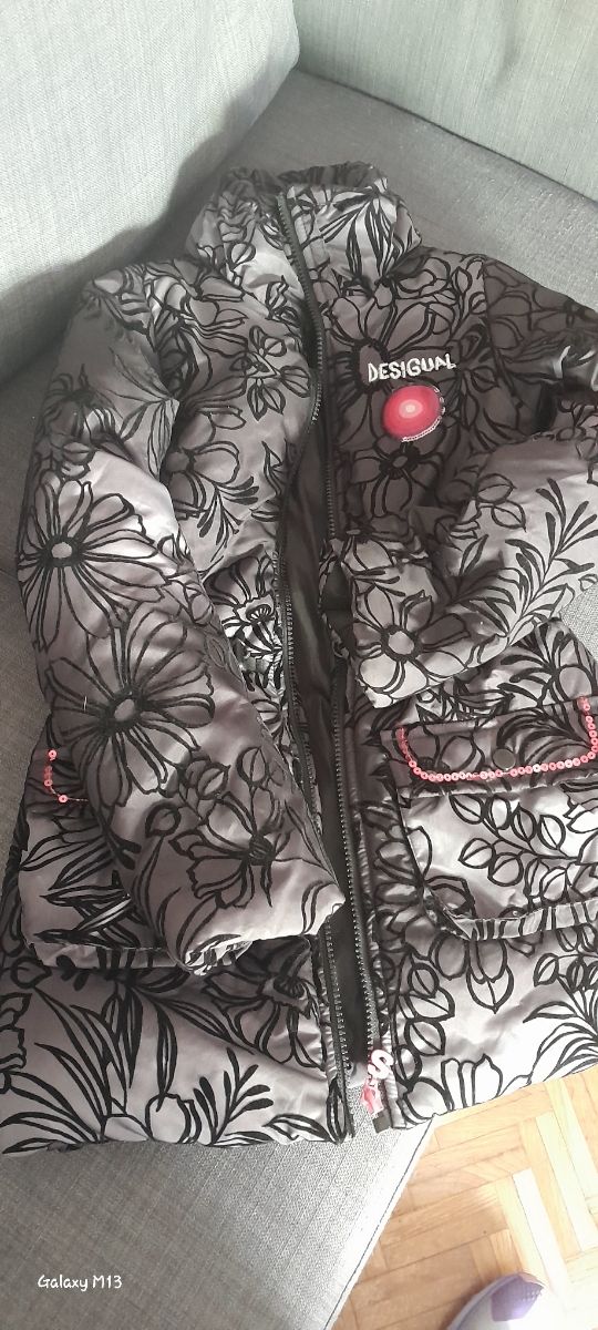 Abrigo nin̈a, DESIGUAL,  Poco uso
