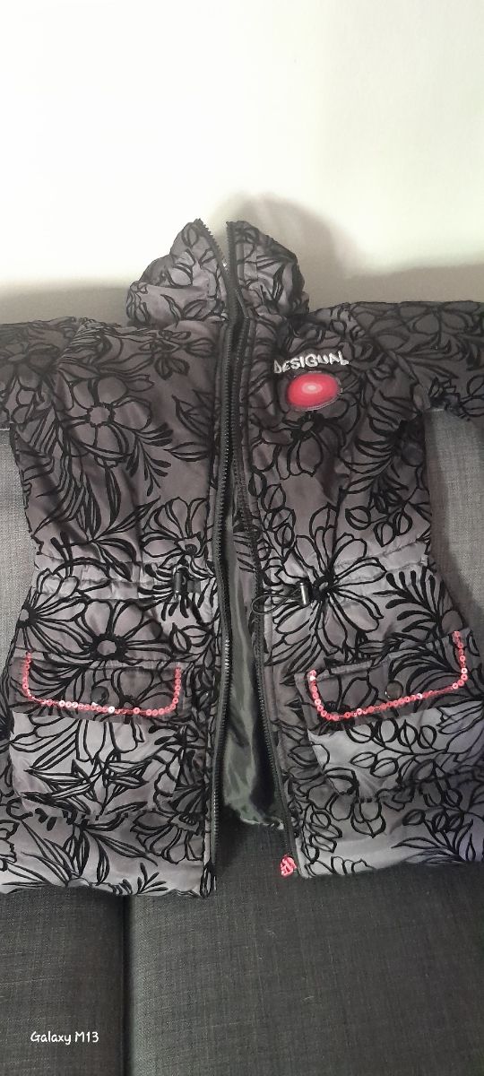 Abrigo nin̈a, DESIGUAL,  Poco uso