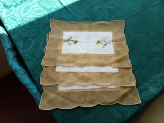 Quattro tovagliette in cotone e organza