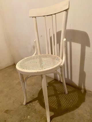 SILLA ESTILO PROVENZAL blanca Art deco rejilla