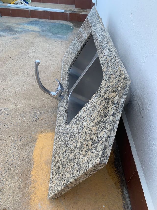 Se vende encimera sin  fregadera