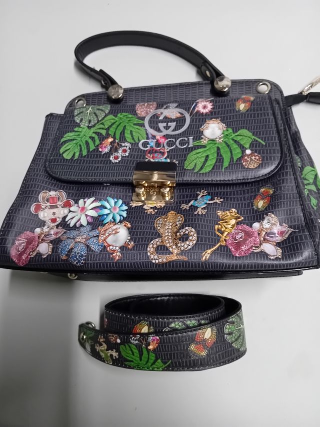 Bolso mujer. Adorns florales.