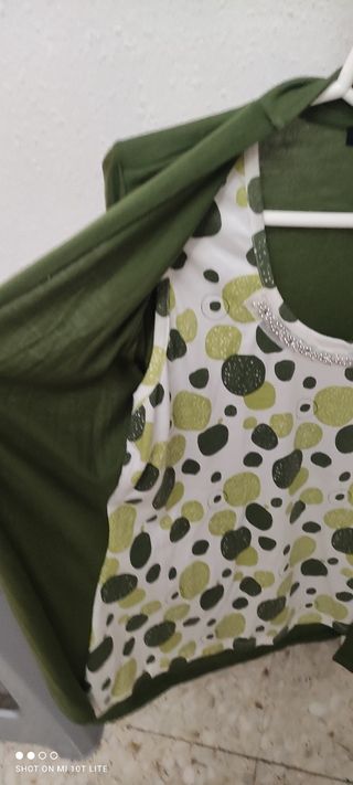 Camiseta cn chaquetilla incorporada