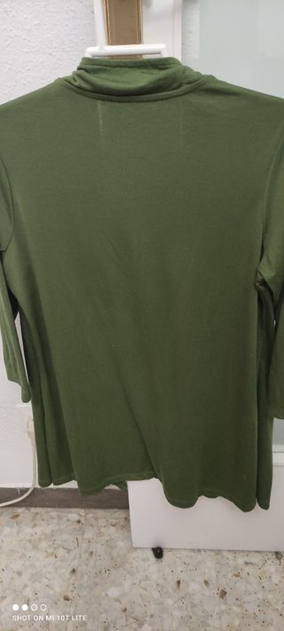 Camiseta cn chaquetilla incorporada