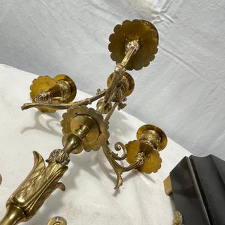 Pareja de candelabros.