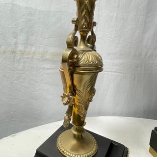 Pareja de candelabros.