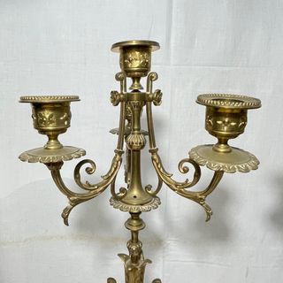 Pareja de candelabros.