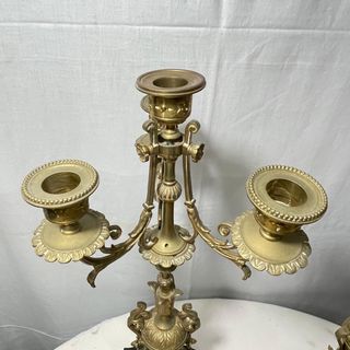 Pareja de candelabros.