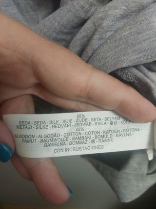 Camiseta seda, algodón y pedreria de Massimo dutti