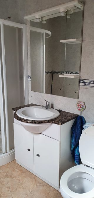 Mueble de lavabo y espejo