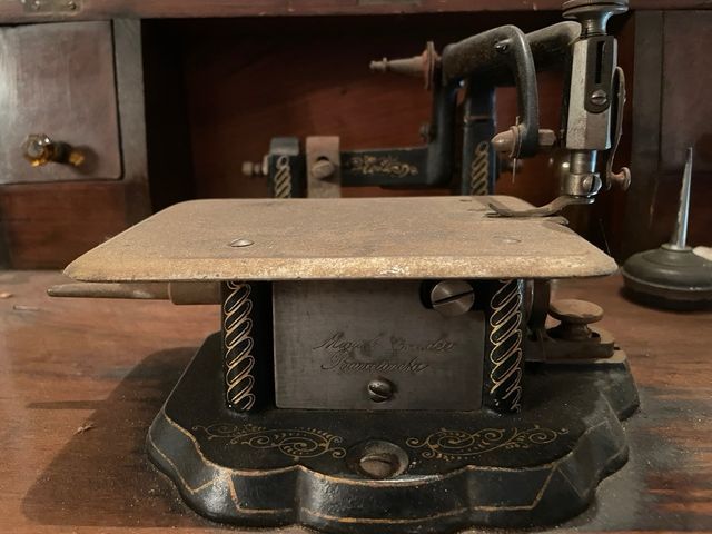 Maquina coser antigua