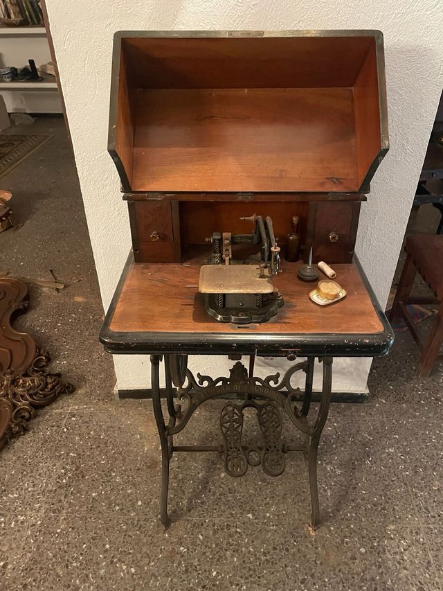 Maquina coser antigua