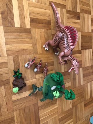 Spinosaurus Playmobil con bebes