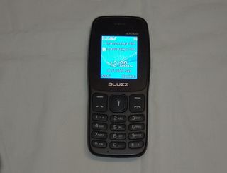 Móvil PLUZZ modelo HERO 600s